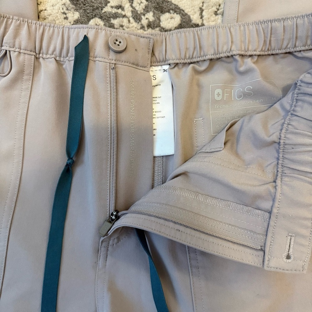 Figs Cairo Cargo Scrub Pants - Picture 4 of 6